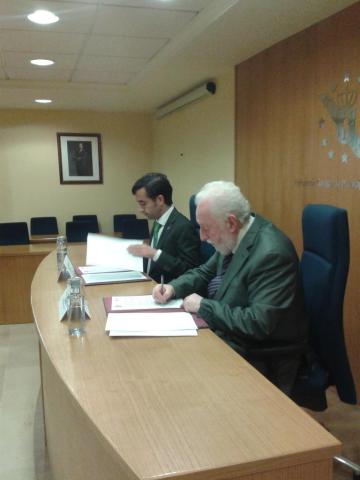 O presidente da Fegamp e o presidente do Consello Galego de Colexios Veterinarios asinan o convenio marco de colaboración